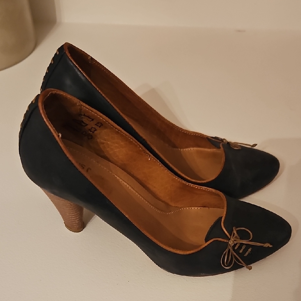 Vintage Leather Black and Brown Women's Heels 8.5